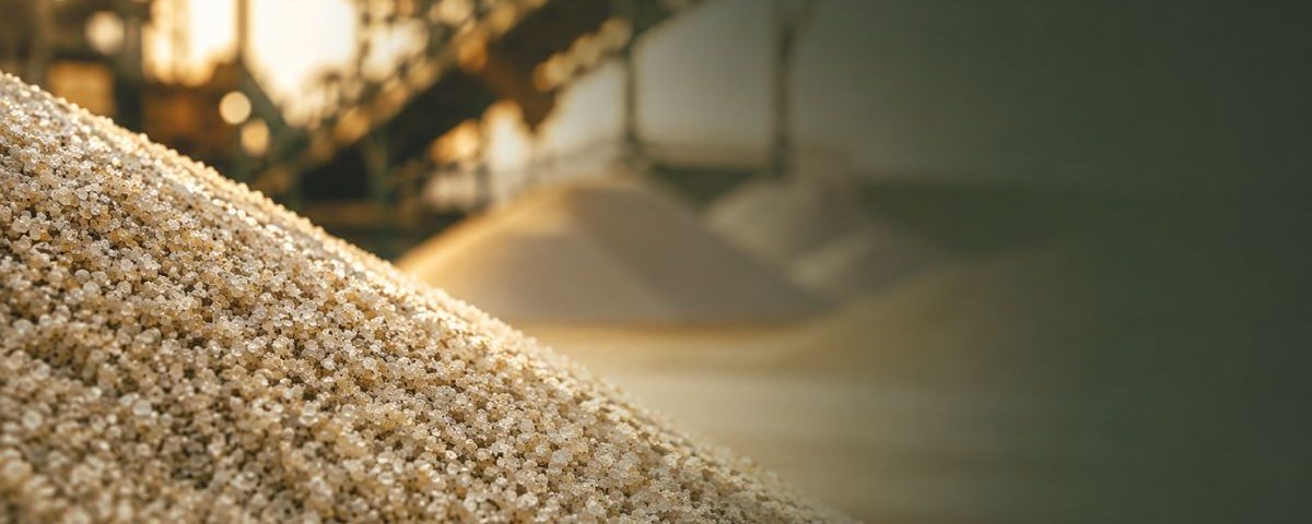 8 Industries That Depend on Silica Sand (+ Grade Requirements)